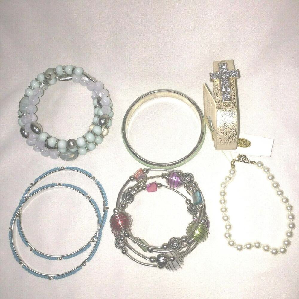 Bracelets Bangles 7-Piiece Lot Costume Fashion Jewelry Multi-Colored Beads